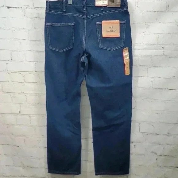 Magellan Outdoors Men's Classic Fit Jeans Size 38x30 NWT - Picture 3 of 11